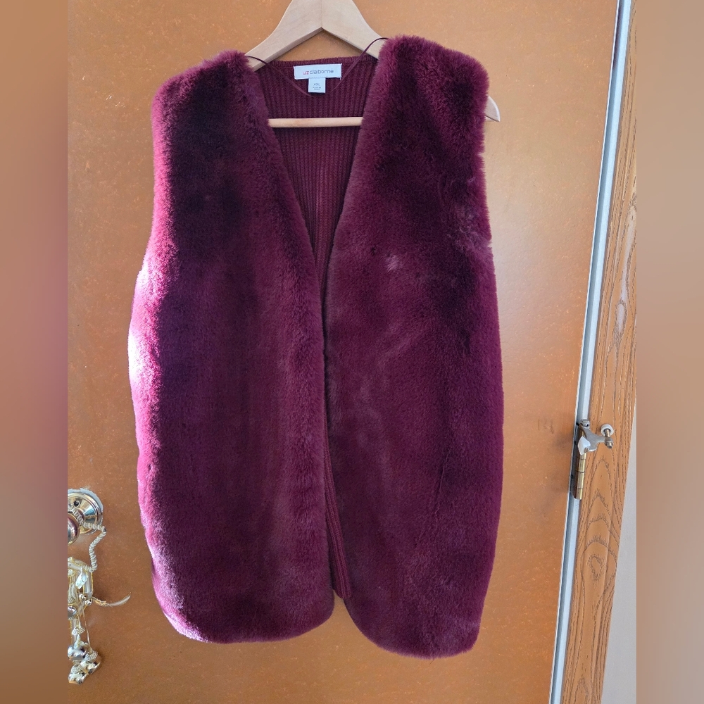 LIZ CLAIBOURNE WOMEN'S FAUX FUR BURGUNDY VEST SIZE XXL - Picture 2 of 6